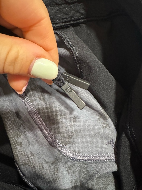 Lululemon License to Train Linerless Short 7" Size Medium - Picture 6 of 6